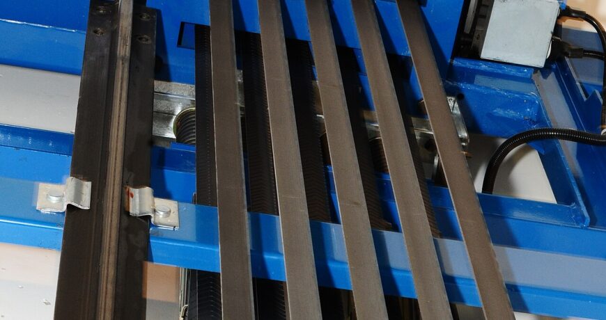 Cinghia piatta rivestita in poliuretano su supporto in acciaio, componente di trasmissione per ascensori